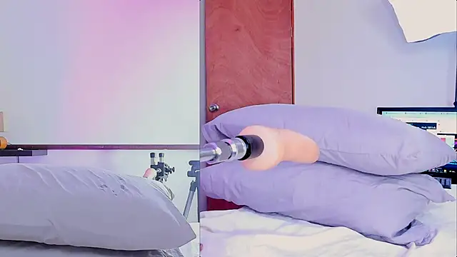 kyliebless online show from April 13, 2026, 3:54 am