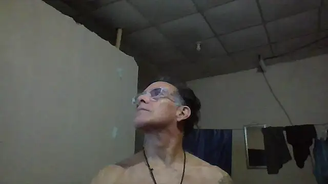 Snapshot of CaptainFox chatting on June 5, 2026, 12:37 am CaptainFox online show from June 5, 2026, 12:37 am