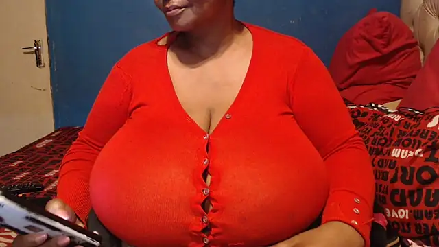 Snapshot of CUTEFIRMMELONSS chatting on November 6, 2025, 7:18 pm CUTEFIRMMELONSS online show from November 6, 2025, 7:18 pm