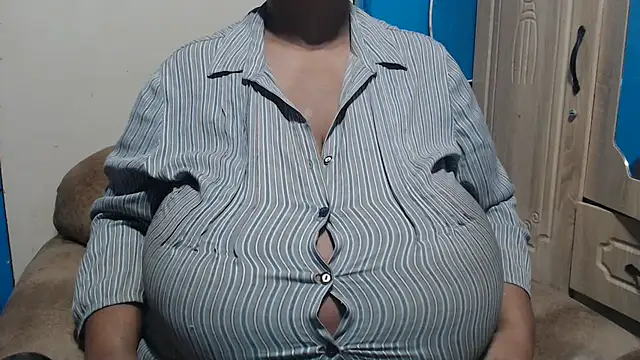 CUTEFIRMMELONSS online show from June 24, 2026, 9:01 pm