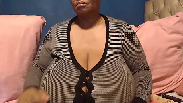 Snapshot of CUTEFIRMMELONSS chatting on October 18, 2025, 3:19 am CUTEFIRMMELONSS online show from October 18, 2025, 3:19 am