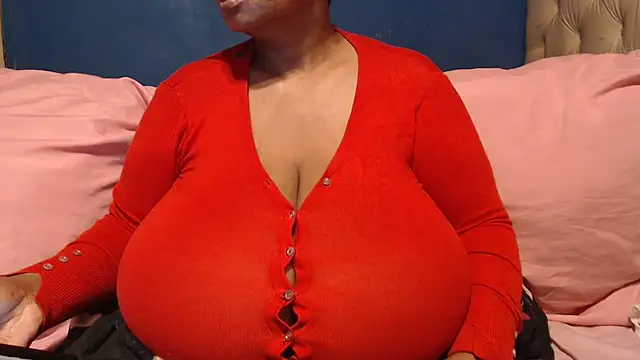 Snapshot of CUTEFIRMMELONSS chatting on October 19, 2025, 3:31 am CUTEFIRMMELONSS online show from October 19, 2025, 3:31 am