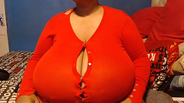 Snapshot of CUTEFIRMMELONSS chatting on November 16, 2025, 4:12 pm CUTEFIRMMELONSS online show from November 16, 2025, 4:12 pm