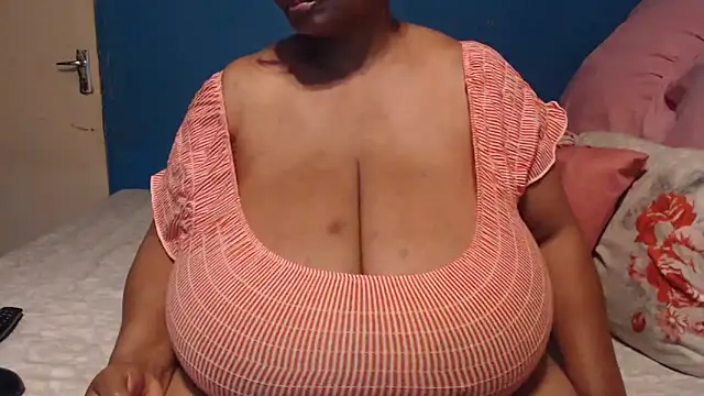 Snapshot of CUTEFIRMMELONSS chatting on October 15, 2025, 8:28 pm CUTEFIRMMELONSS online show from October 15, 2025, 8:28 pm