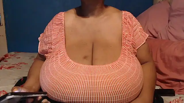 Snapshot of CUTEFIRMMELONSS chatting on October 20, 2025, 7:14 pm CUTEFIRMMELONSS online show from October 20, 2025, 7:14 pm