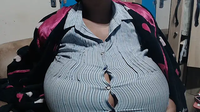 CUTEFIRMMELONSS online show from July 10, 2026, 6:08 pm