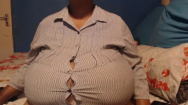 CUTEFIRMMELONSS online show from February 5, 2026, 10:27 pm