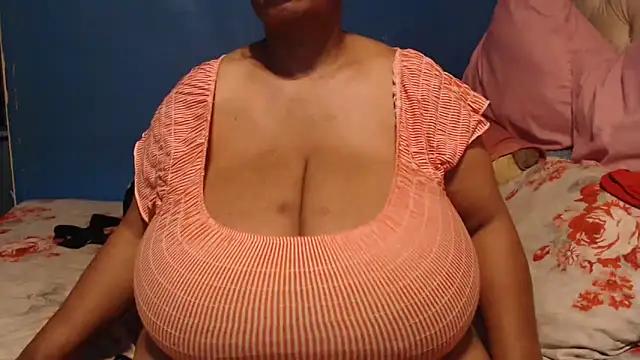 Snapshot of CUTEFIRMMELONSS chatting on October 21, 2025, 4:17 pm CUTEFIRMMELONSS online show from October 21, 2025, 4:17 pm