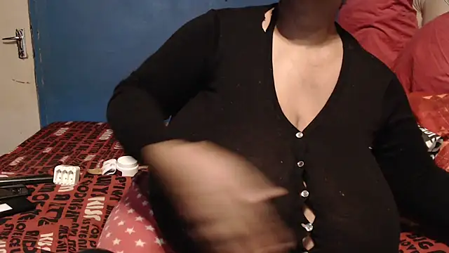 Snapshot of CUTEFIRMMELONSS chatting on October 24, 2025, 5:34 pm CUTEFIRMMELONSS online show from October 24, 2025, 5:34 pm