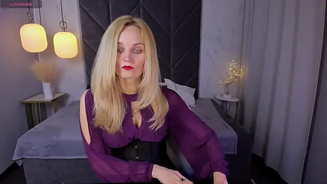 Snapshot of SaraSubtlety chatting on September 13, 2025, 1:22 pm SaraSubtlety online show from September 13, 2025, 1:22 pm