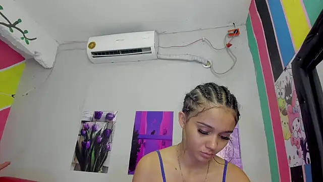 MarianaManzur online show from March 10, 2025, 1:32 pm