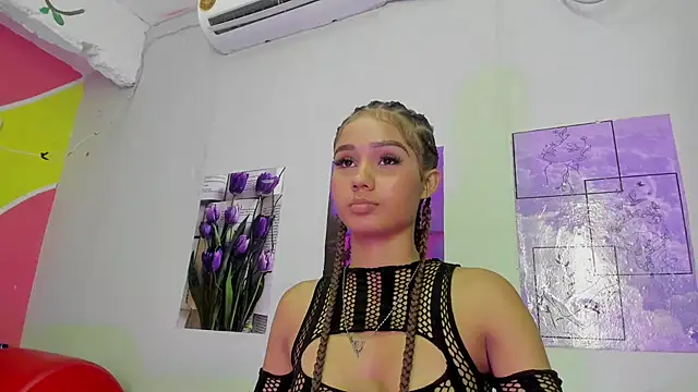 MarianaManzur online show from March 16, 2025, 8:21 pm