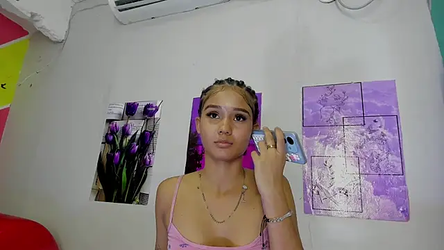 MarianaManzur online show from March 20, 2025, 8:19 pm