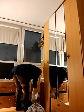 Snapshot of She-devilx chatting on February 8, 2026, 10:18 pm She-devilx online show from February 8, 2026, 10:18 pm