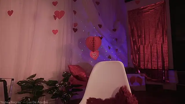  Avriles  online show from February 18, 2025, 12:48 am