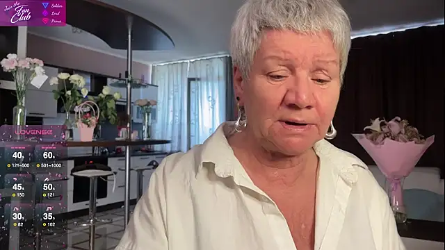Snapshot of roxana_brooks chatting on March 19, 2025, 2:13 pm roxana brooks online show from March 19, 2025, 2:13 pm