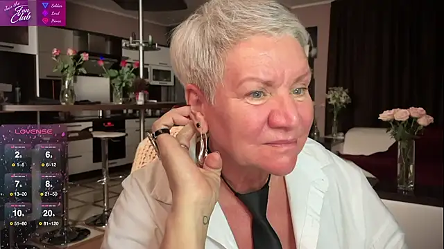 Snapshot of roxana_brooks chatting on February 26, 2025, 6:04 pm roxana brooks online show from February 26, 2025, 6:04 pm