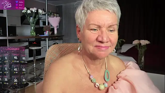 Snapshot of roxana_brooks chatting on March 13, 2025, 6:12 pm roxana brooks online show from March 13, 2025, 6:12 pm