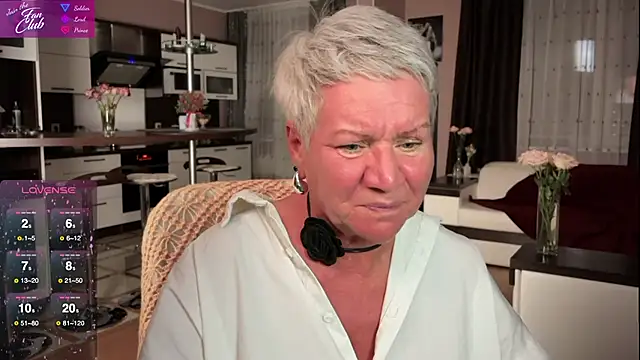 Snapshot of roxana_brooks chatting on March 6, 2025, 7:43 pm roxana brooks online show from March 6, 2025, 7:43 pm