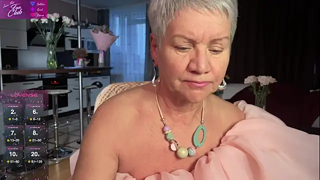 Snapshot of roxana_brooks chatting on March 13, 2025, 3:06 pm roxana brooks online show from March 13, 2025, 3:06 pm