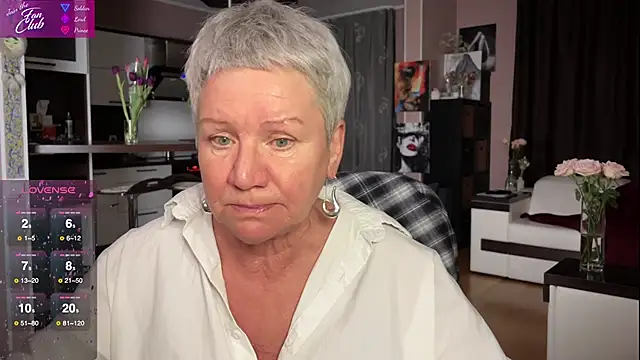 Snapshot of roxana_brooks chatting on March 8, 2025, 5:33 pm roxana brooks online show from March 8, 2025, 5:33 pm