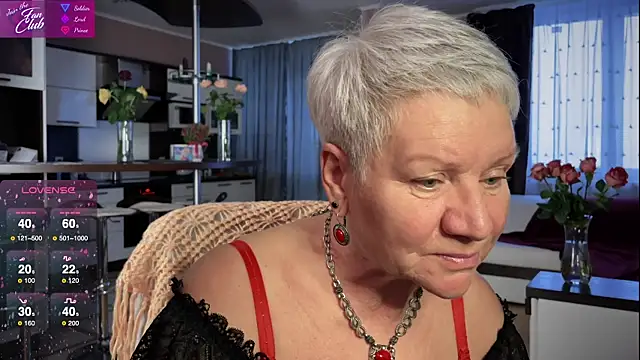 Snapshot of roxana_brooks chatting on February 18, 2025, 2:38 pm roxana brooks online show from February 18, 2025, 2:38 pm