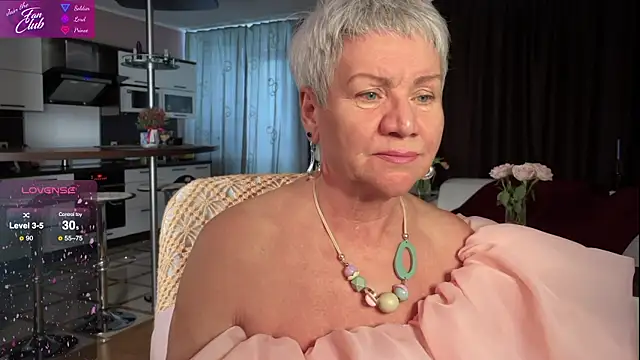 Snapshot of roxana_brooks chatting on March 13, 2025, 8:04 am roxana brooks online show from March 13, 2025, 8:04 am