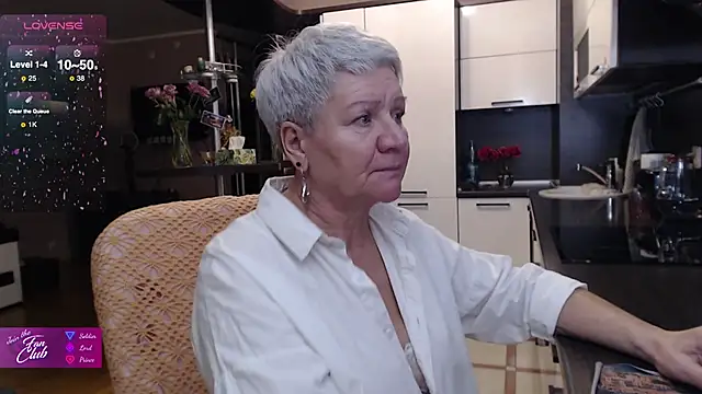 roxana brooks online show from November 18, 2025, 2:42 pm