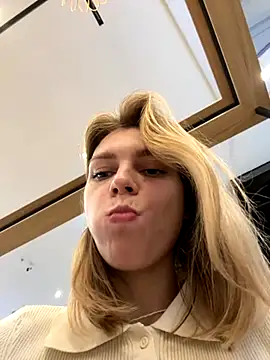 ValenciaShock online show from September 19, 2025, 6:50 am