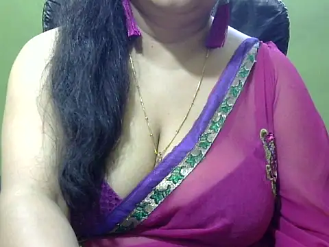 Snapshot of Mona_love143 chatting on November 6, 2025, 9:46 am Mona love143 online show from November 6, 2025, 9:46 am