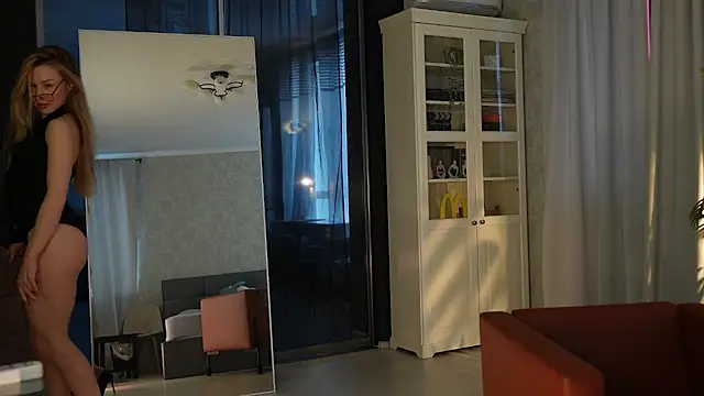 seeunexttime0 online show from February 24, 2026, 4:13 am