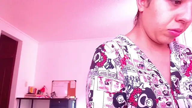 Snapshot of VALERY_MEER chatting on May 5, 2026, 12:30 pm VALERY MEER online show from May 5, 2026, 12:30 pm