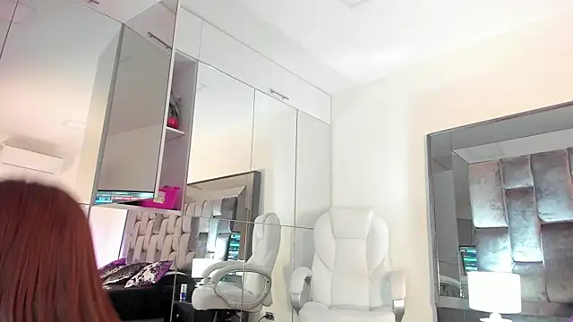 zinnia mosley online show from October 14, 2025, 11:33 am