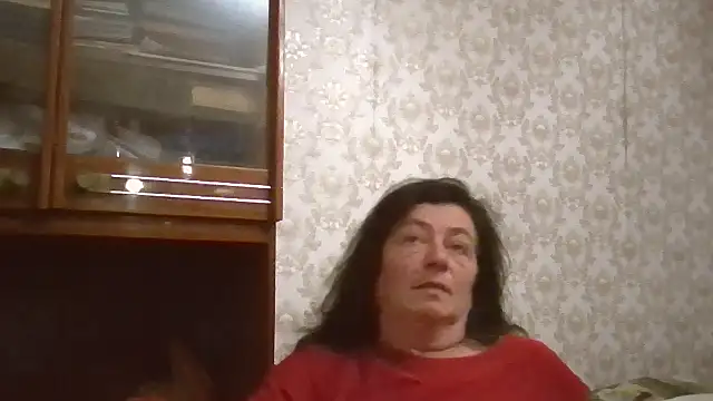 Snapshot of GypsiQueen2 chatting on November 19, 2025, 8:20 pm GypsiQueen2 online show from November 19, 2025, 8:20 pm