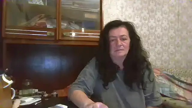 Snapshot of GypsiQueen2 chatting on November 21, 2025, 6:51 pm GypsiQueen2 online show from November 21, 2025, 6:51 pm