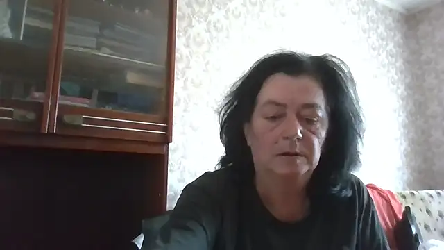 Snapshot of GypsiQueen2 chatting on July 3, 2026, 6:20 am GypsiQueen2 online show from July 3, 2026, 6:20 am