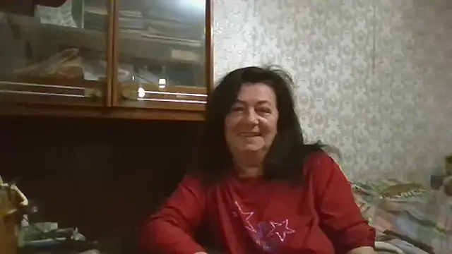 Snapshot of GypsiQueen2 chatting on November 8, 2025, 5:16 pm GypsiQueen2 online show from November 8, 2025, 5:16 pm