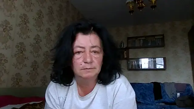 Snapshot of GypsiQueen2 chatting on July 20, 2026, 6:10 am GypsiQueen2 online show from July 20, 2026, 6:10 am
