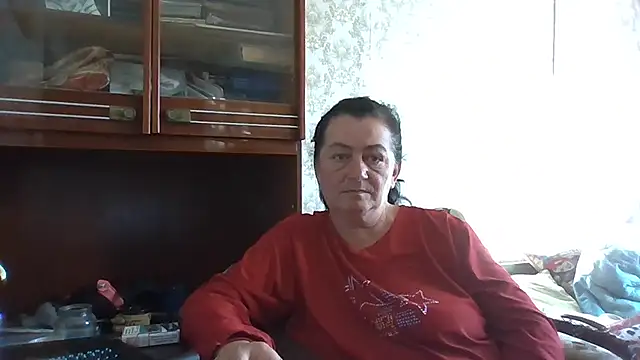 Snapshot of GypsiQueen2 chatting on October 29, 2025, 12:04 pm GypsiQueen2 online show from October 29, 2025, 12:04 pm