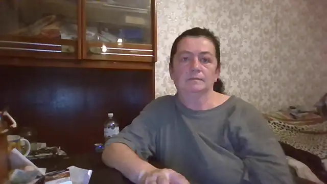 Snapshot of GypsiQueen2 chatting on November 10, 2025, 4:34 pm GypsiQueen2 online show from November 10, 2025, 4:34 pm