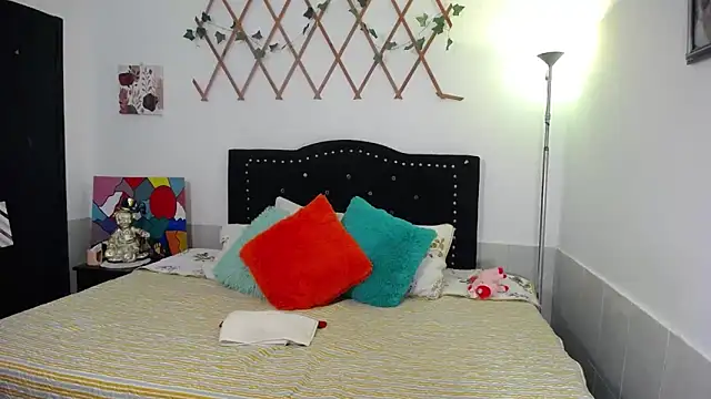 naughty girl 4u online show from May 17, 2026, 8:42 pm