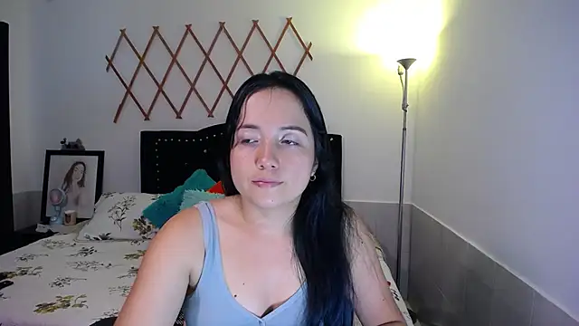 Snapshot of naughty_girl_4u chatting on September 16, 2025, 8:32 pm naughty girl 4u online show from September 16, 2025, 8:32 pm