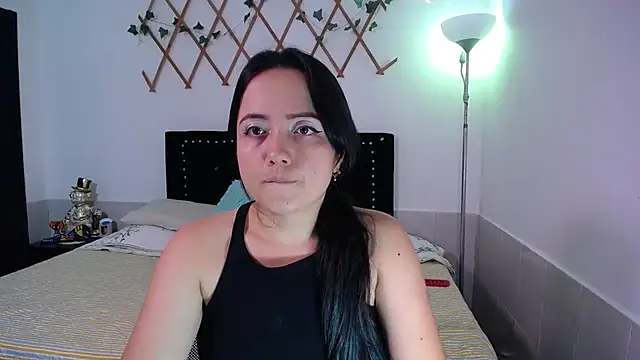 naughty girl 4u online show from November 21, 2025, 8:08 pm