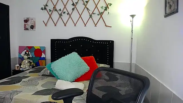 naughty girl 4u online show from April 30, 2026, 8:16 pm