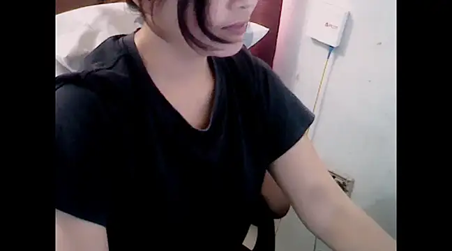 Snapshot of makemefallin chatting on January 30, 2025, 2:38 am makemefallin online show from January 30, 2025, 2:38 am