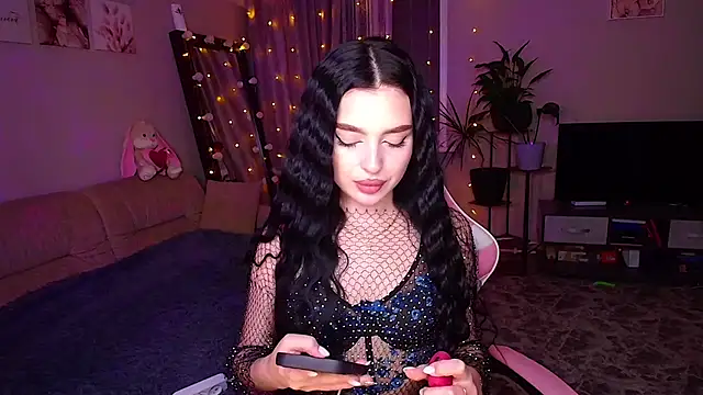   Malika   online show from November 27, 2025, 3:23 pm