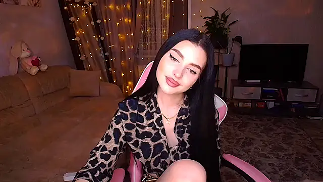   Malika   online show from December 4, 2025, 3:22 pm