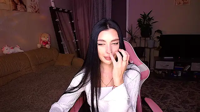   Malika   online show from October 12, 2025, 3:35 pm