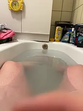 Snapshot of David19932908 chatting on February 5, 2025, 4:58 pm David19932908 online show from February 5, 2025, 4:58 pm