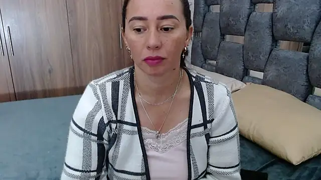 Snapshot of sara_hott_1 chatting on March 5, 2025, 12:44 pm sara hott 1 online show from March 5, 2025, 12:44 pm